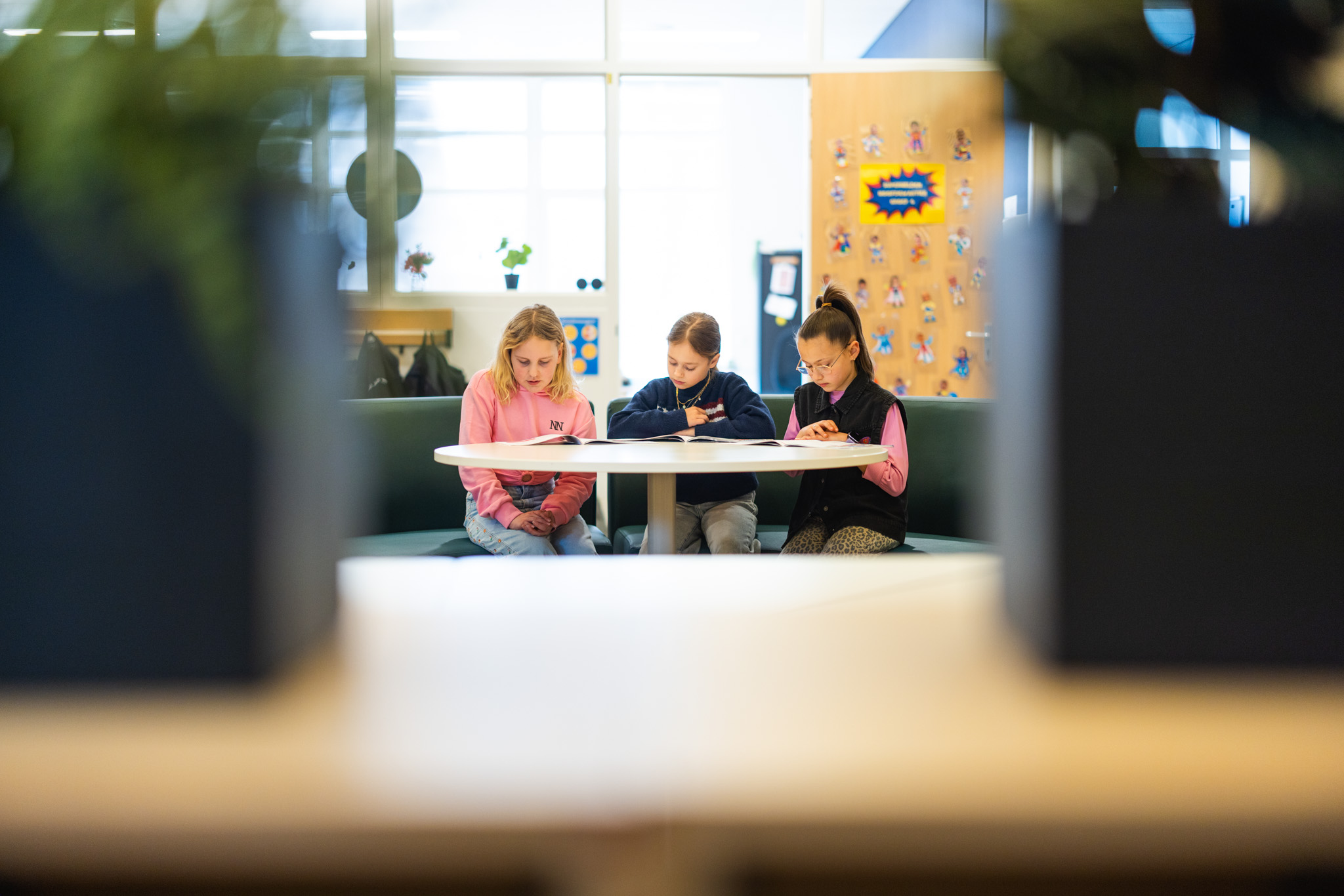 Leerlingen van Basisschool De Singel werken samen aan een opdracht