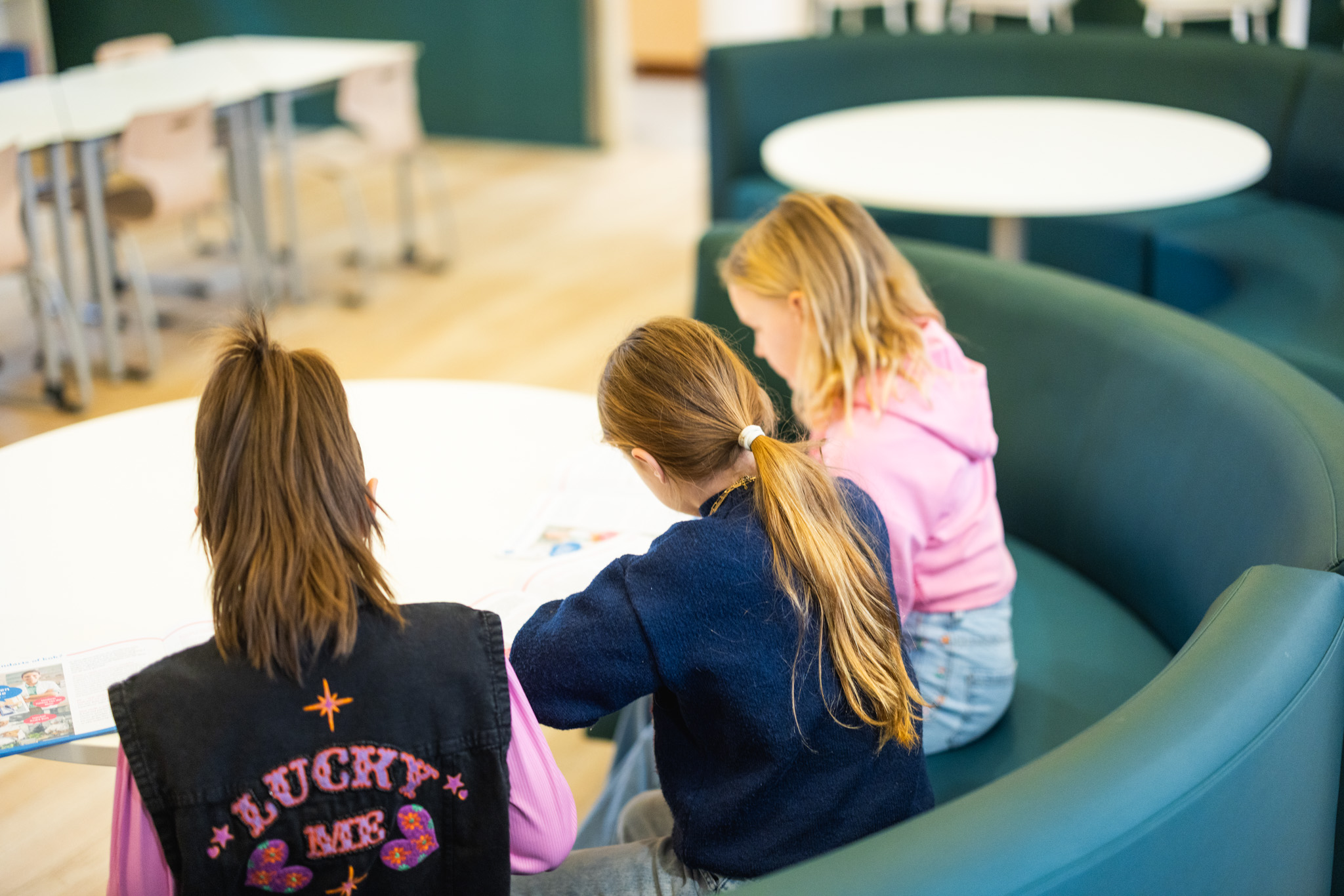 Leerlingen van Basisschool De Singel werken samen aan een opdracht